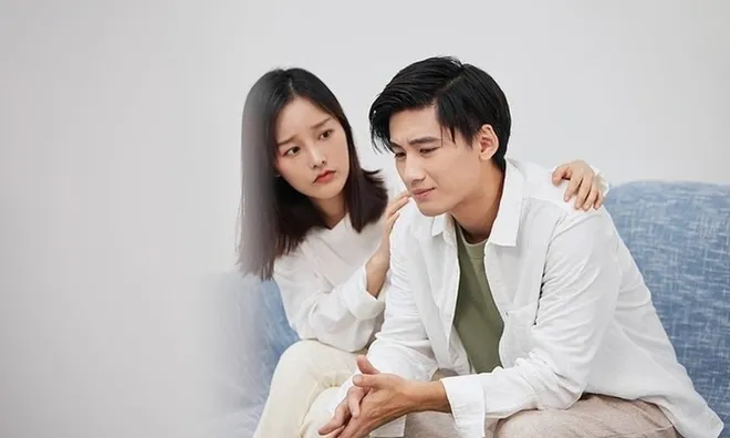 Vợ cũ đến mừng sinh nhật con trai, nhìn vào màn hình điện thoại của cô ấy, tôi mời về ngay