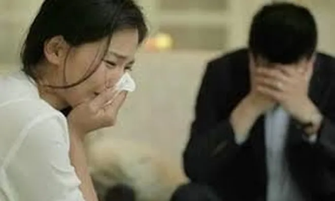 Đôi dép trước cửa ngày tôi đi công tác xa tố cáo sự thật bẽ bàng về người đàn ông “đầu gối tay ấp”