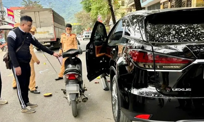 Khởi tố Nguyễn Hữu Cường, mở cửa Lexus gây tai nạn chết người