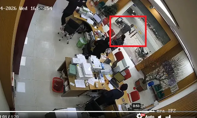 Camera tiết lộ chi tiết bất ngờ vụ cướp ngân hàng ở Lào Cai