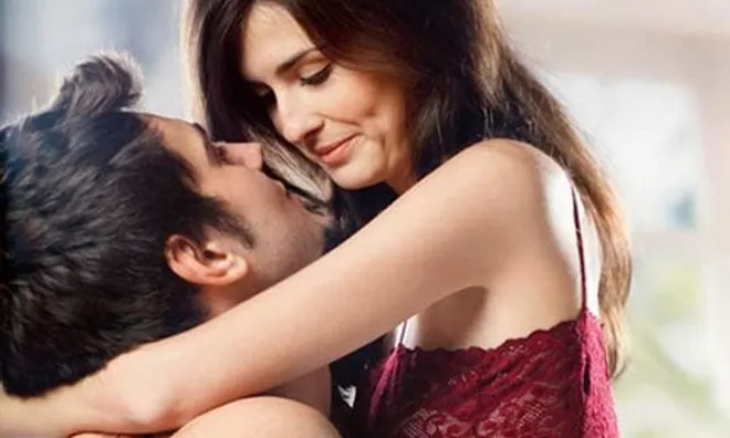 Vợ mang thai 5 tháng vẫn lén vào khách sạn với tình cũ, tôi lén theo dõi thì bật khóc sau cánh cửa khép hờ