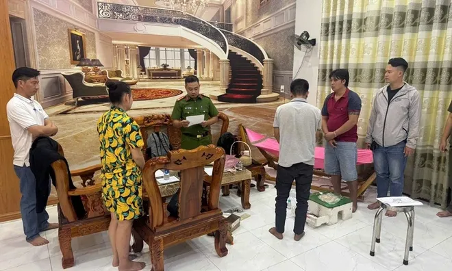 Clip: Cảnh hãi hùng bên trong sào huyệt của băng ma túy 36 người