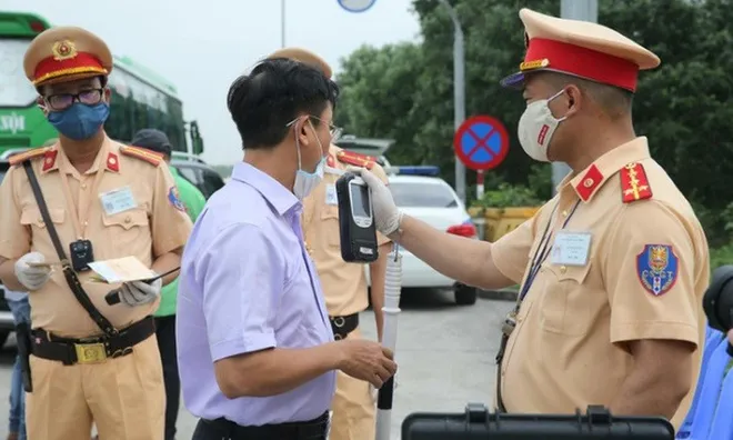 Người uống rượu, bia mà ngồi sau xe máy của người khác thì có bị xử phạt vi phạm nồng độ cồn hay không?