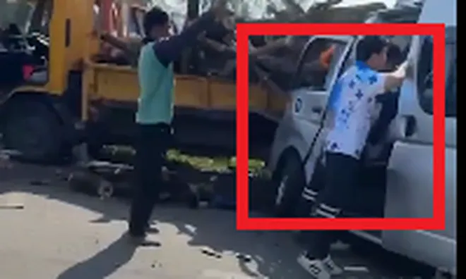 Đau lòng xe chở nhân viên y tế va chạm xe tải, 13 người thương vong