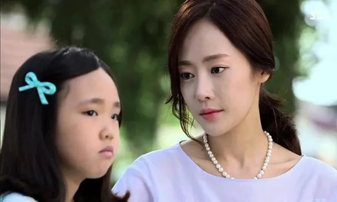 Mỗi khi có ý định gần gũi với bạn gái, con riêng của em lại hành động khiến tôi sững sờ