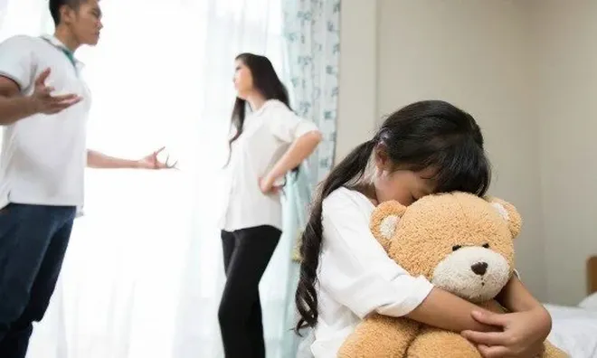 Chồng cũ đến thăm con lúc đêm muộn, phút yếu lòng, chúng tôi lên giường với nhau nhưng hôm sau anh nói điều làm tôi chết điếng