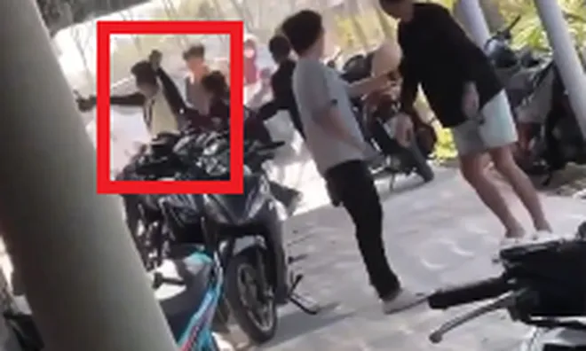 Hai nhóm "hỗn chiến" trước tình trạng đau đớn của một bé gái: Camera tiết lộ chi tiết nóng mắt