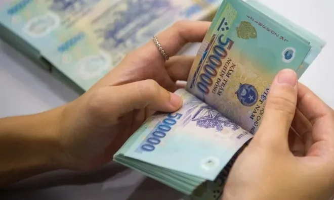 Quyết định thưởng tối đa 5 tháng tiền lương cho cá nhân là người Việt Nam trong và ngoài nước theo Nghị định 363 khi thực hiện nhiệm vụ gì?