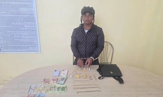 Bắt gã trai đột nhập phòng ngủ của người phụ nữ 56 tuổi làm chuyện động trời