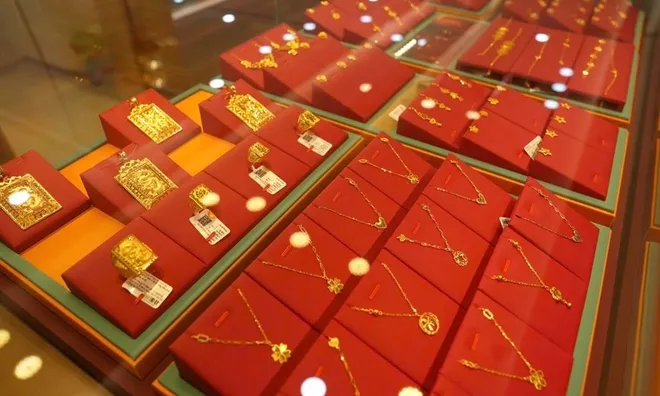Giá vàng ngày Quốc tế Phụ nữ 8/3: Giá vàng trong nước tăng mạnh, giá vàng thế giới giảm 2 triệu đồng
