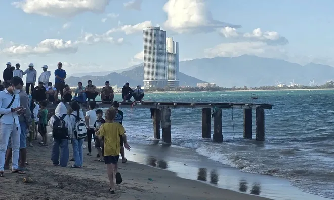 Bé trai 9 tuổi mất tích khi tắm biển được tìm thấy ở đâu?