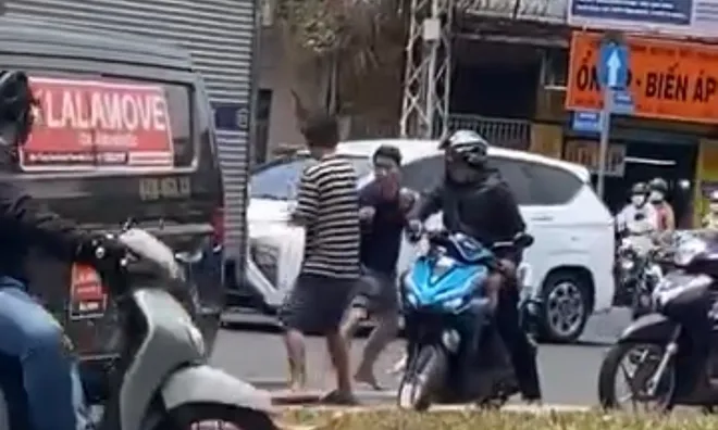 Thông tin mới đáng chú ý vụ hai tài xế đánh nhau giữa đường ở TPHCM