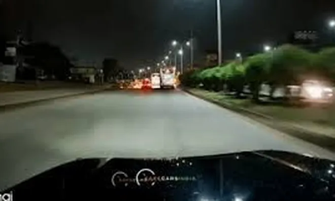 Clip ghi lại cảnh tài xế vừa cầm lái vừa uống bia, gây tai nạn giao thông rồi bỏ chạy