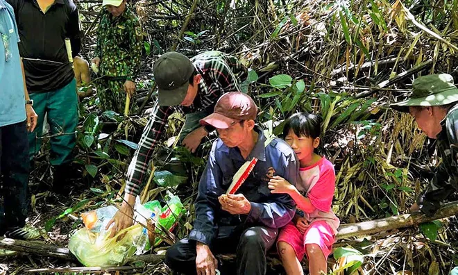 Bỏ lại 2 con nhỏ trong chòi, người đàn ông vào rừng rồi mất tích bí ẩn, 3 ngày mới tìm thấy