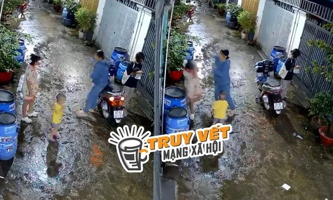 Camera ghi lại cảnh người phụ nữ nhổ nước bọt rồi đánh liên tiếp vào đầu bé gái