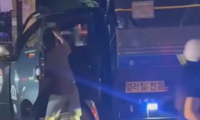 Xôn xao mạng xã hội: Tài xế xe tải bị đánh tới tấp giữa đường sau va chạm ở Đắk Lắk