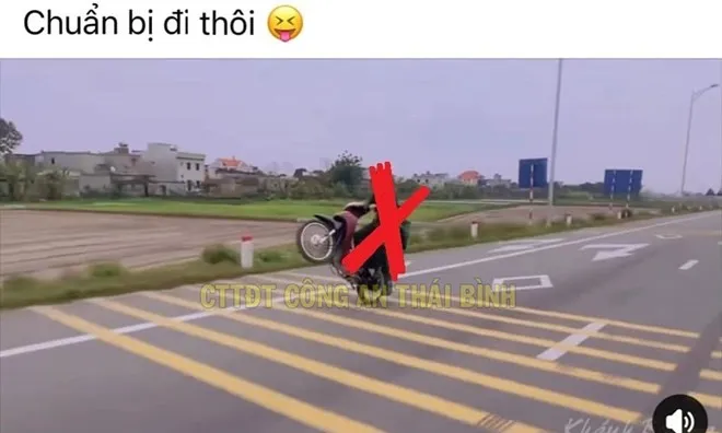 Đăng video bốc đầu xe lên mạng để 'câu like'