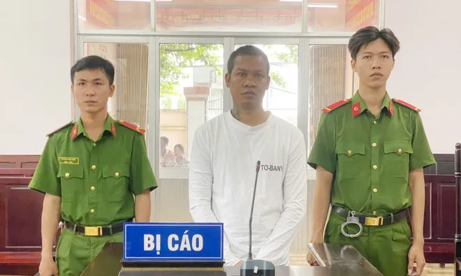 Dụ dỗ bé gái hàng xóm làm chuyện người lớn, gã đàn ông 33 tuổi lãnh án 7 năm tù