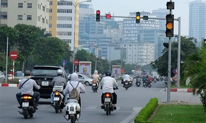 Nhiều tài xế "ngã ngửa" với quy định vượt đèn vàng bị phạt nguội