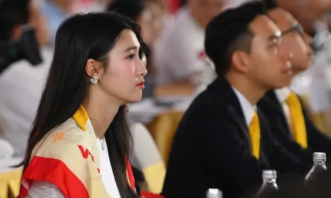 Nhan sắc Á hậu Phương Nhi xuất hiện cùng chồng doanh nhân tại sự kiện mới đây ra sao?
