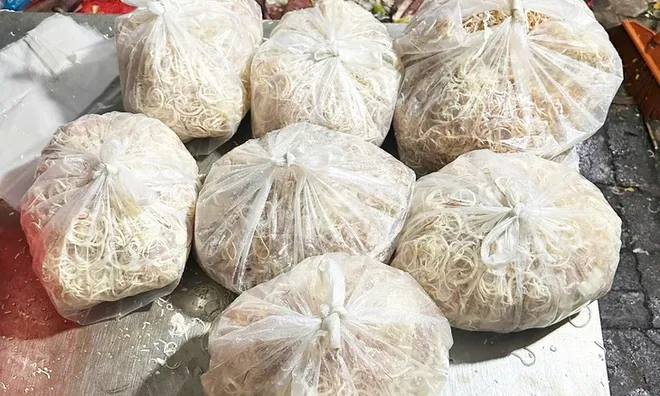 Cận cảnh cơ sở tẩy trắng hoa chuối bằng hóa chất tại Đà Nẵng