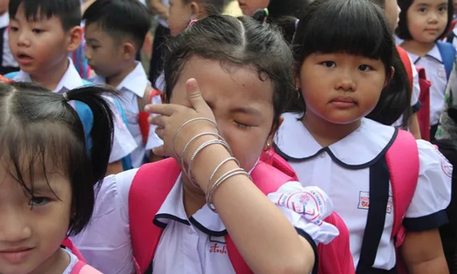 Nuôi con gái “từ nhỏ chưa từng bị quát”, đi học lớp 1 về hoảng sợ, mẹ trẻ nhắn tin cho cô giáo gây tranh cãi
