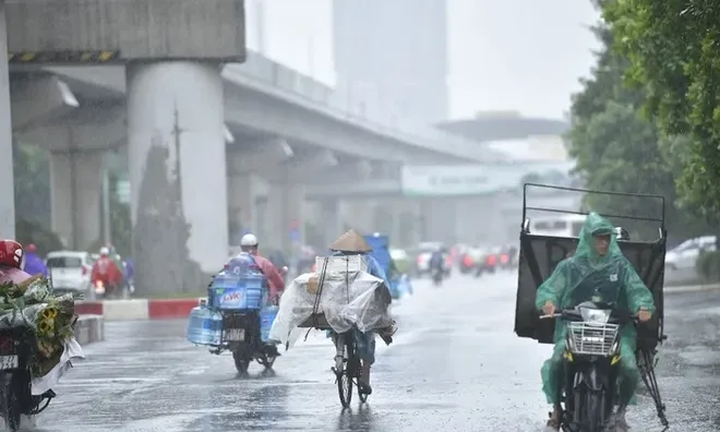 Hà Nội sắp đón mưa dông diện rộng, cảnh báo lốc sét và gió giật mạnh