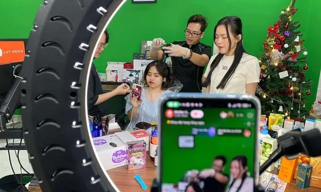 Doanh nghiệp nhỏ xoay vần trong cơn sốt livestream bán hàng