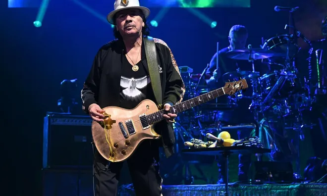 Huyền thoại guitar Carlos Santana nhập viện khẩn cấp, phải hoãn show diễn vào phút chót