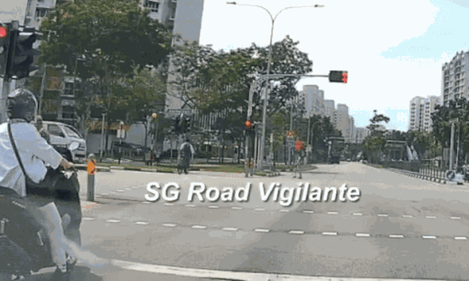 Clip: Vượt đèn đỏ, xe đạp bị xe máy tông văng ra đường, 1 người nhập viện