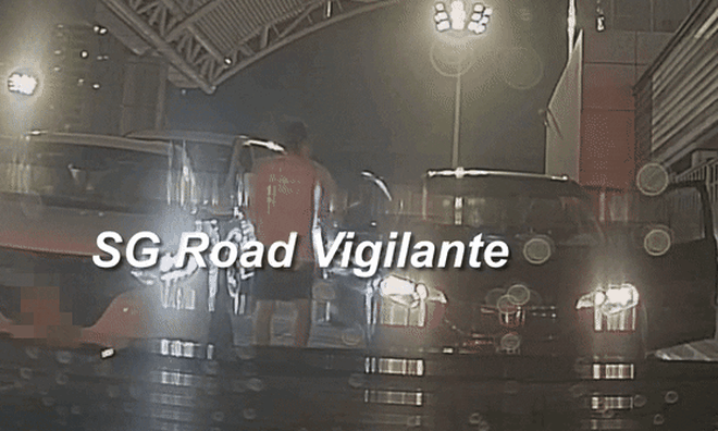 Clip: Hai tài xế va chạm, ẩu đả giữa cửa khẩu khiến giao thông ùn tắc nghiêm trọng