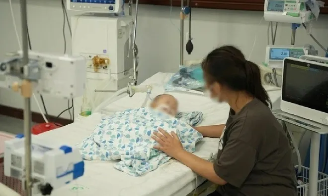 Bé 15 tháng tuổi nguy kịch, tổn thương phổi nghiêm trọng sau khi uống tinh dầu đuổi muỗi: Cảnh báo hiểm họa từ các sản phẩm "thảo dược"