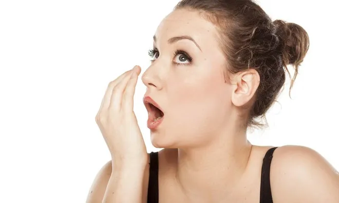 Loét miệng, hôi miệng kéo dài không chỉ do răng, đó có thể là lời cảnh báo từ lá gan của bạn