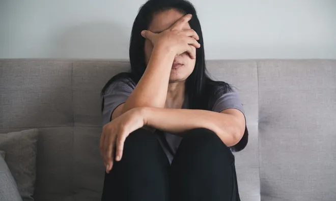 Ngủ khỏa thân trong căn hộ cao cấp, vợ bất ngờ bị thợ lau kính nhìn thấy, 4 tháng sau rơi vào trầm cảm khiến chồng uất ức đòi công bằng
