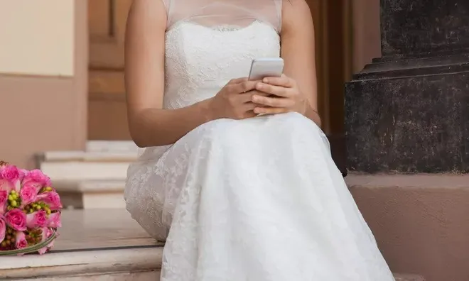 Bạn thân làm phù dâu nhưng lại “mất tích” 10 ngày trước lễ cưới, đăng bức ảnh này lên MXH khiến cô dâu vừa hoảng loạn vừa ê chề