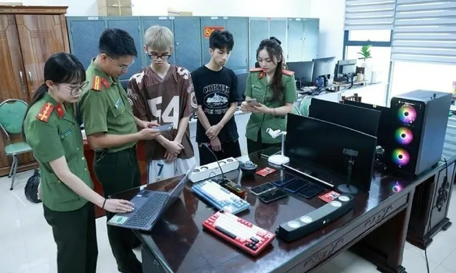 Khởi tố 2 đối tượng sinh năm 2006 lừa đảo qua mạng xã hội, chiếm đoạt hơn 15 tỷ đồng