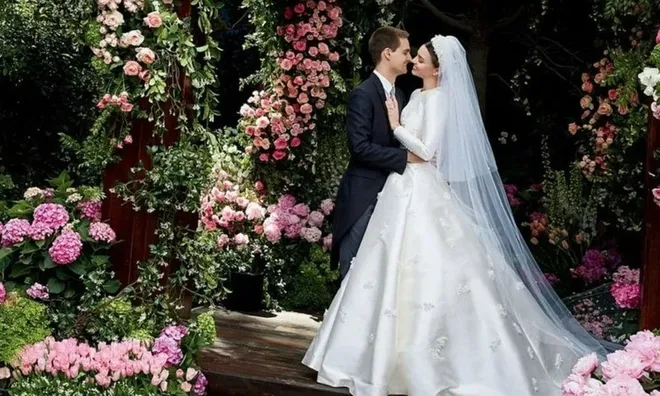 "Tổng tài" bỏ học Stanford chỉ vài tháng trước khi tốt nghiệp, trở thành tỷ phú trẻ nhất thế giới và cưới siêu mẫu nóng bỏng nhất hành tinh