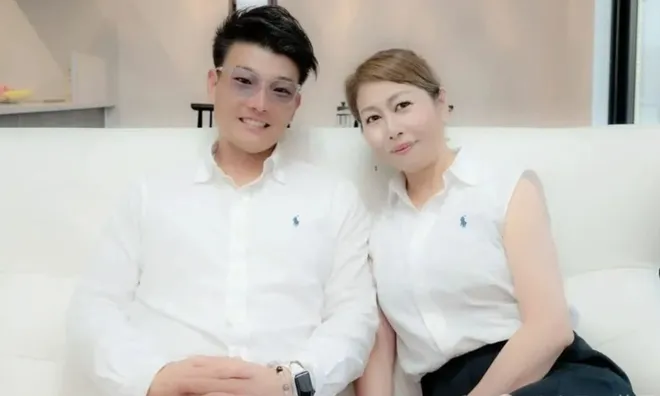Chàng trai 33 tuổi yêu mẹ bạn, kiên trì theo đuổi và mua nhà 6,2 tỷ đồng để được chấp thuận