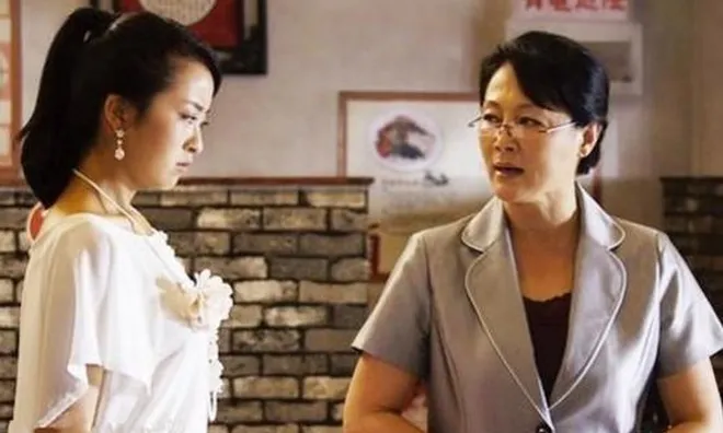 Sống cùng mẹ chồng, tôi phát hiện bí mật động trời bà giấu suốt bao lâu nay