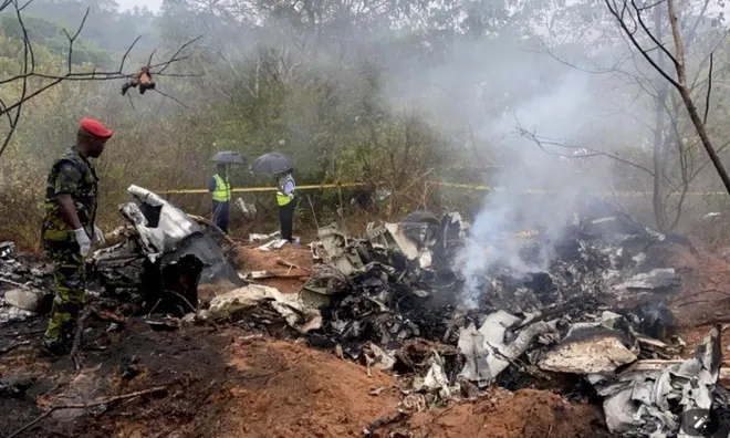 Rơi máy bay chở khách du lịch khiến toàn bộ 11 hành khách thiệt mạng, hiện trường chỉ còn tro tàn và mảnh vụn