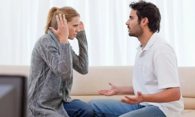 30 năm "nộp" lương cho vợ giữ, người đàn ông chết lặng khi thấy sổ tiết kiệm gần như trống rỗng