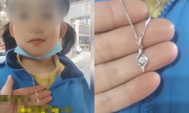 Mẹ bật camera và chết lặng khi thấy con trai làm điều này với chiếc dây chuyền vàng của mình
