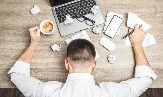 Ai cũng cần biết: Công ty có được giữ lương của người lao động không?