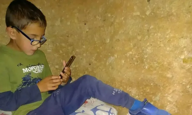 Giận dỗi cha mẹ, cậu bé âm thầm tạo nên “căn cứ bí mật” dưới lòng đất suốt gần 1 thập kỷ