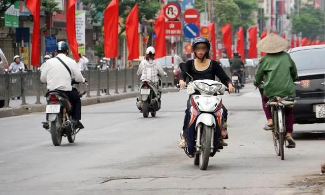Theo quy định mới, ô tô và xe máy đi ngược chiều bị phạt bao nhiêu tiền?