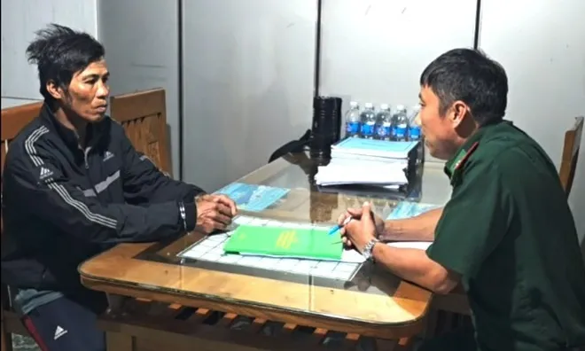 Bắt Cao Trung Đông, đối tượng bị truy nã về tội dâm ô lẩn trốn trên tàu cá