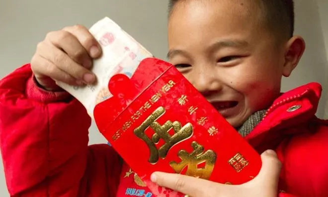 Bị bố rút sạch gần 300 triệu tiền lì xì để... cưới vợ, cậu bé 10 tuổi quyết đâm đơn kiện