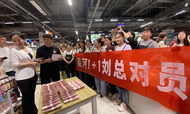 Lãi lớn từ vàng, ông chủ hào phóng chia 32 tỷ đồng lợi nhuận cho toàn bộ nhân viên