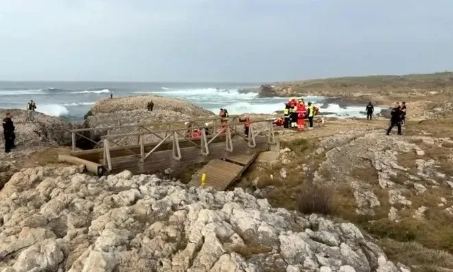 Sập cầu bộ hành tại bãi biển khiến 7 người rơi xuống nước, 5 người thiệt mạng