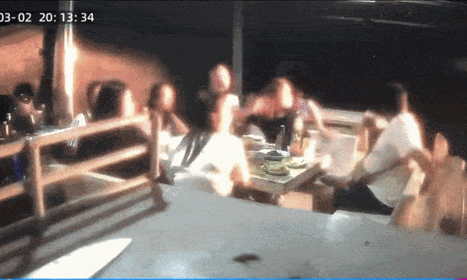 Người đàn ông lái xe lao thẳng vào quán ăn khiến 7 người bị thương: Nghi do ghen tuông